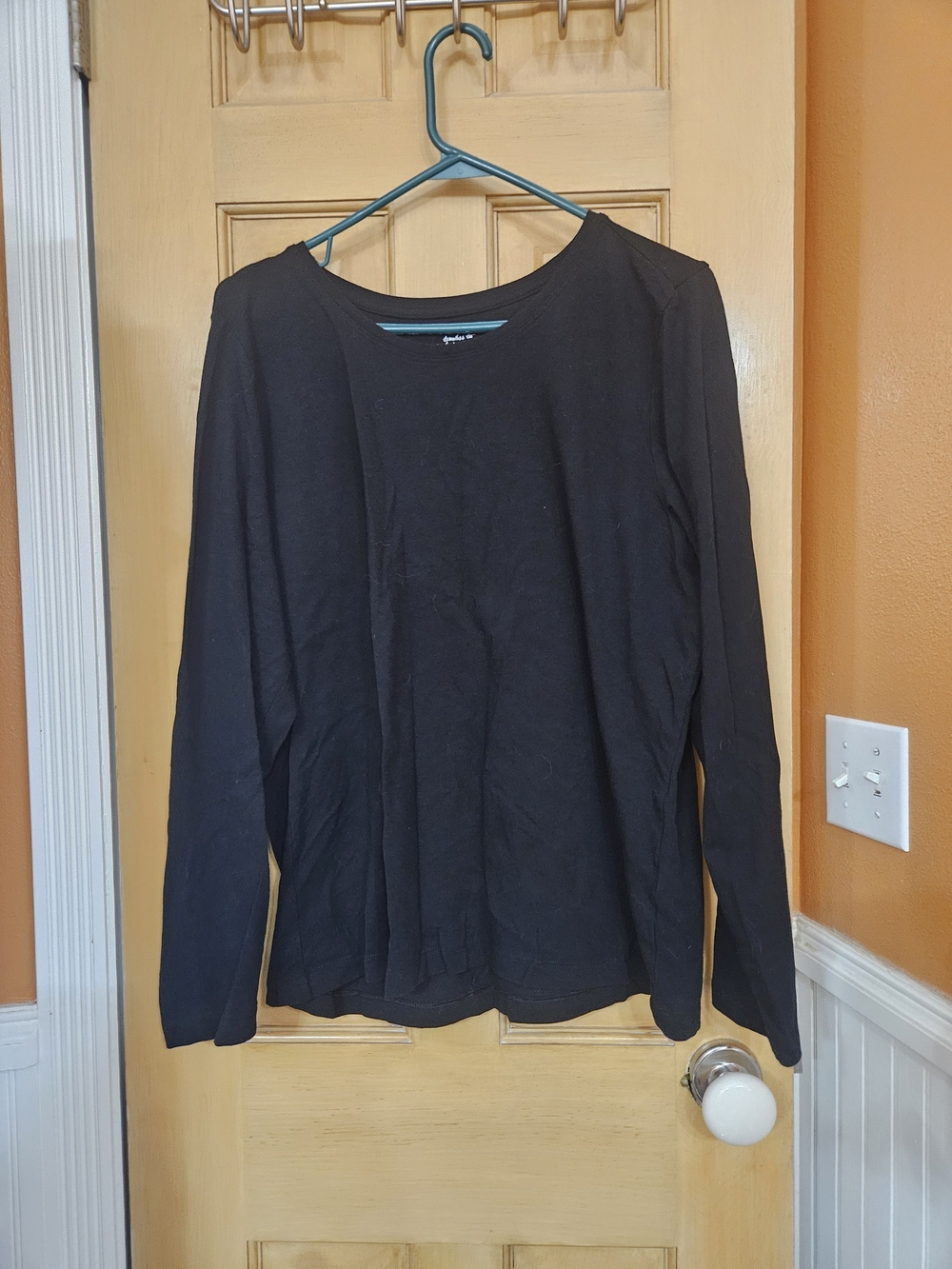 Banana Republic Women's Black Long-Sleeve Crewneck Tee